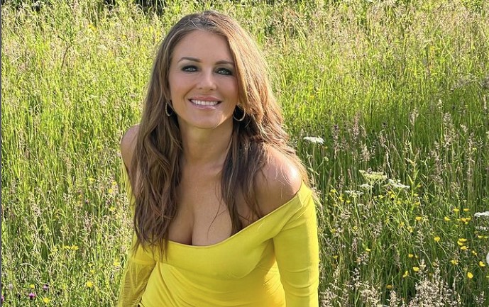 Iako ima 58 godina titulu kraljice bikinija rijetko ko može da joj oduzme (FOTO)