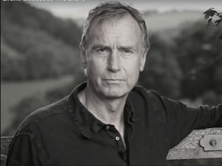 Preminuo pisac Nikolas Evans