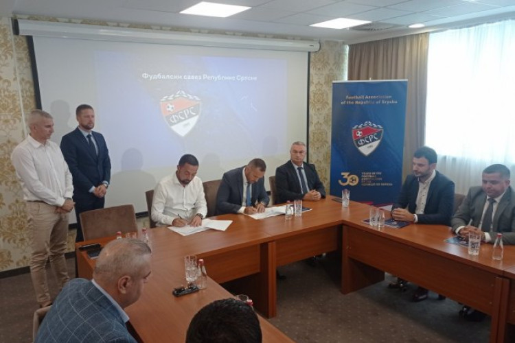 POTPISANI UGOVORI Republika Srpska u narednom periodu dobiće devet fudbalskih terena sa vještačkom travom