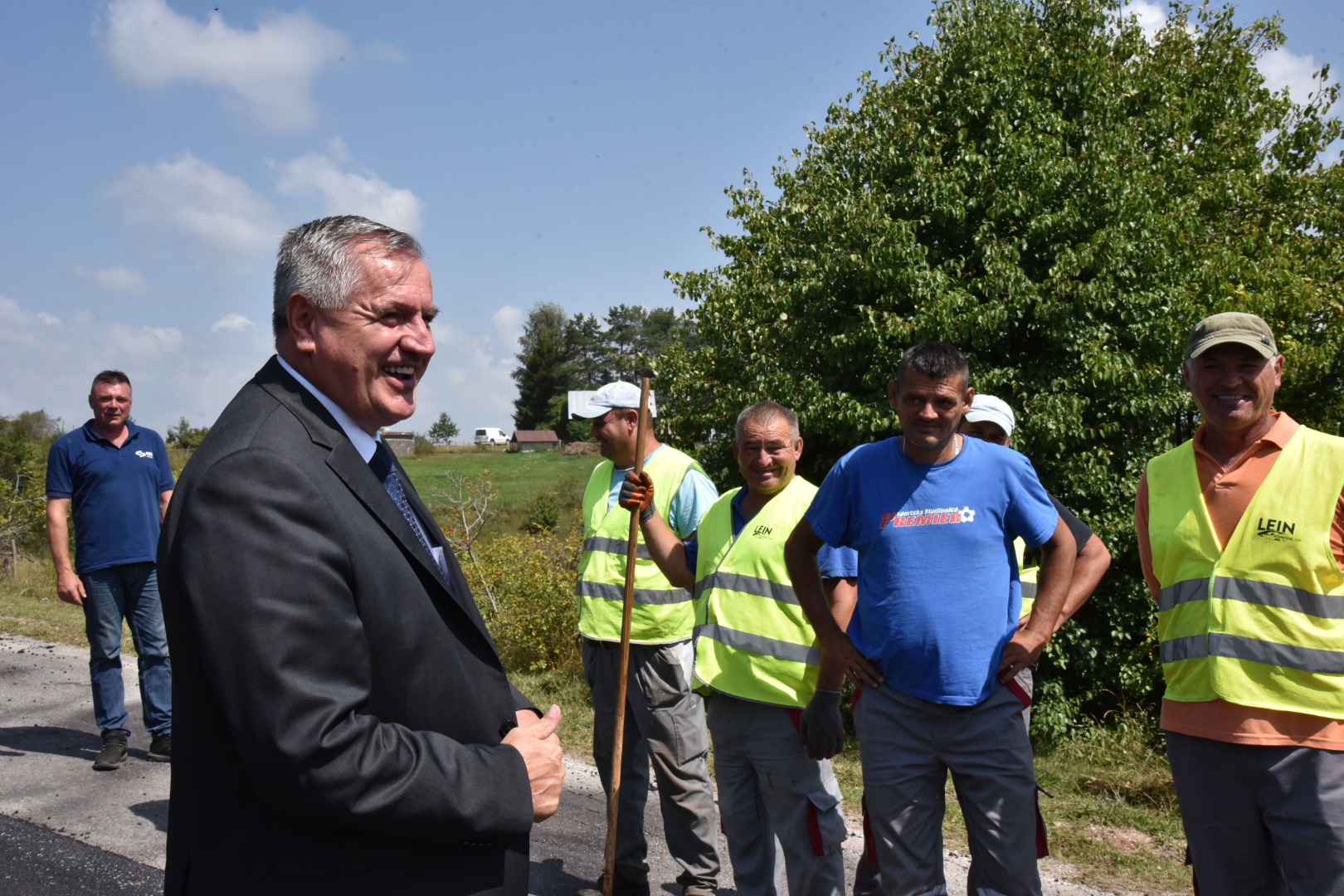 VRIJEDNOST PROJEKTA 600.000 KM Višković obišao radove na rekonstrukciji puta Sarajevo - Kalinovik