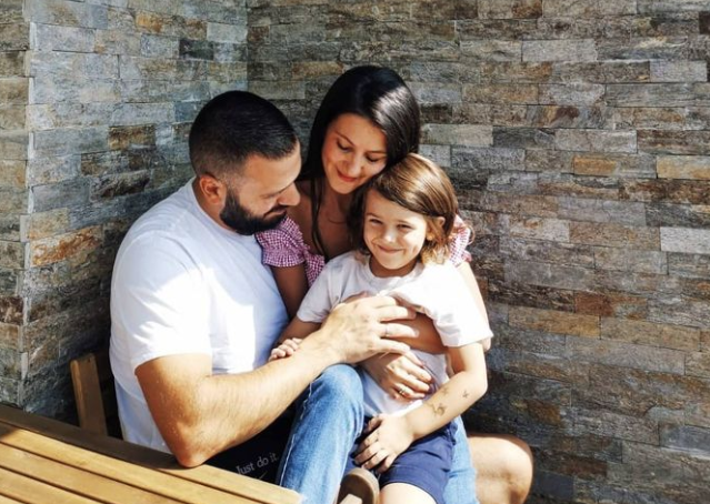 VESELJE U KUĆI ROKVIĆA Pjevač skakao od sreće kad je saznao pol bebe! Dva člana porodice su imali ovakvu reakciju (FOTO)