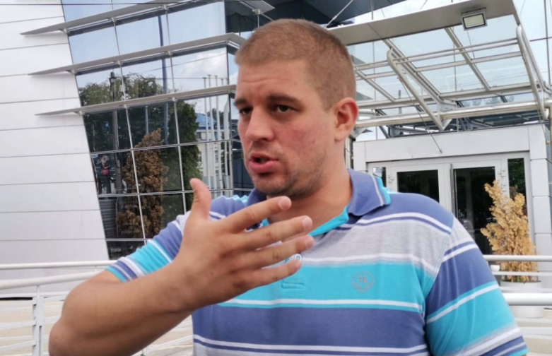 MARKO PETRUŠEVIĆ PETRUĆI DOŠAO NA SNIMANJE PROFILA ZA "ZADRUGU 6" A evo ko je sve potpisao ugovor za ulazak u rijaliti