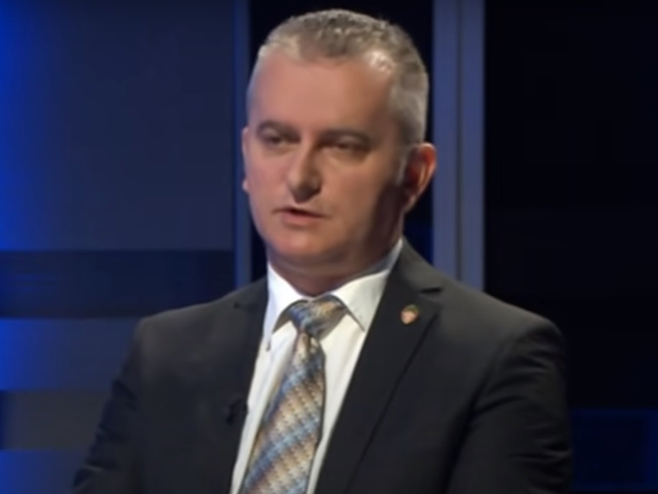 BiH JE NJEGOVA KOLONIJA Karamatić: Za Hrvate je najbolje da Šmit ništa ne radi