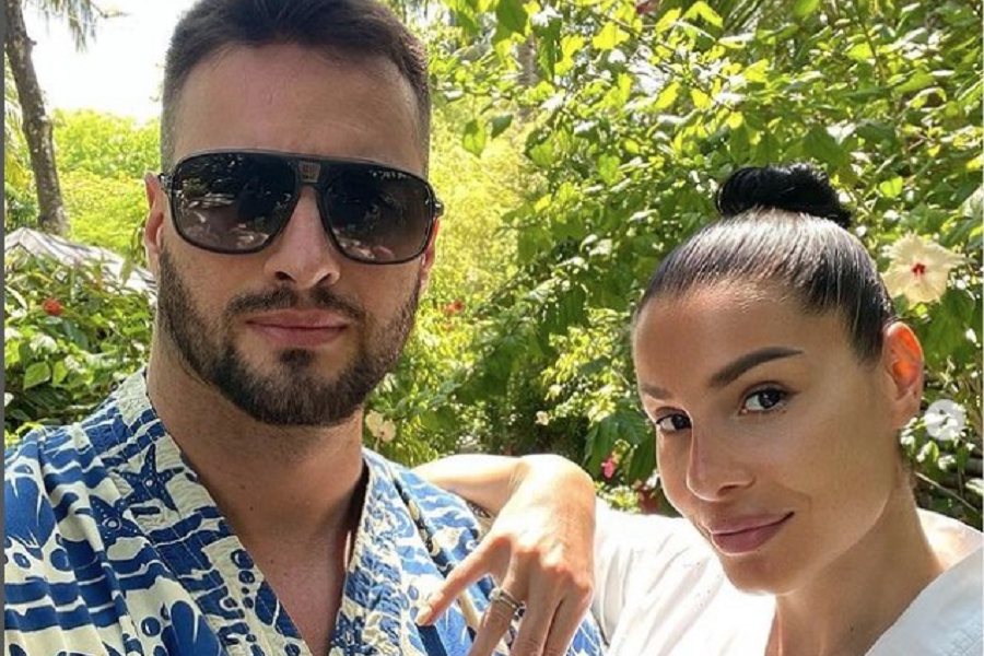 MIA BORISAVLJEVIĆ POBJEGLA NA MORE BEZ DJECE Objavila fotografije, ne zna se ko je zanosniji, ona ili suprug