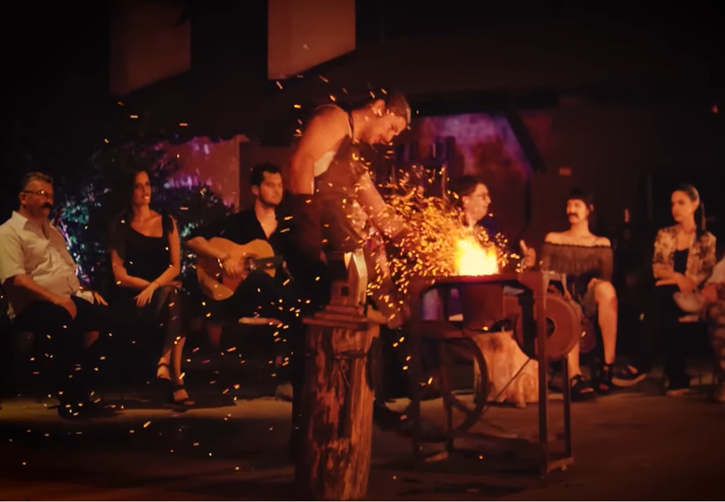 SEVDALINKU OTPJEVALI U FLAMENKO STILU Ovako zvuči "Mujo kuje" kada je obradi Rambo Amadeus (VIDEO)