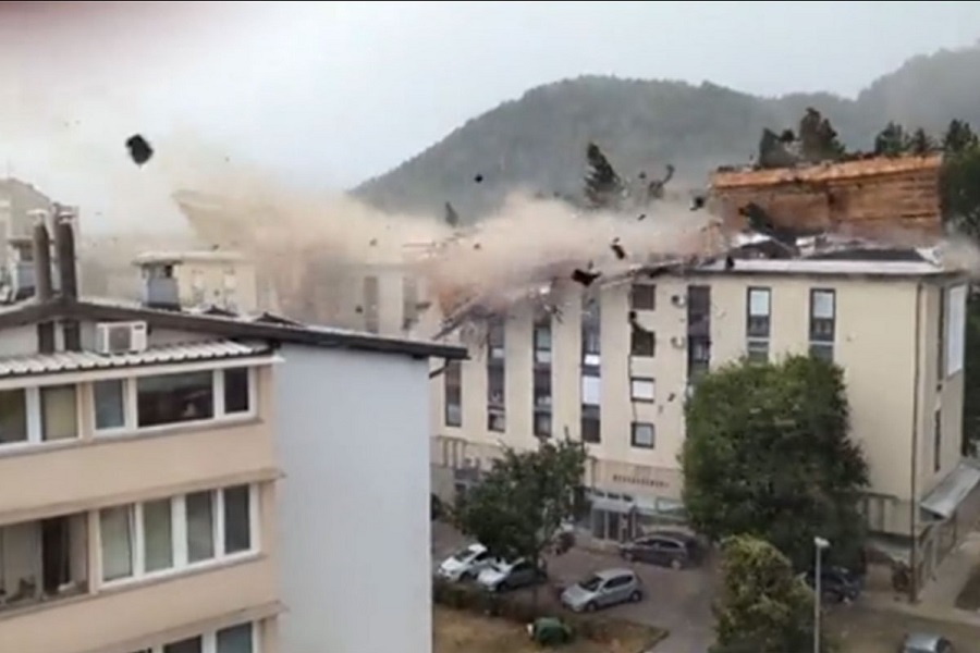 NEVRIJEME POGODILO SLOVENIJU Vjetar čupao krovove, ima povrijeđenih (VIDEO)