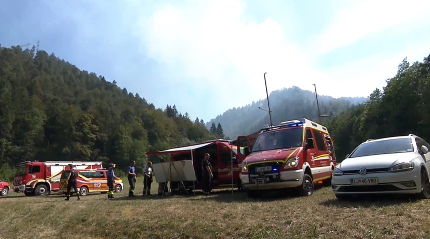 VATRENA STIHIJA KOD LJUBLJANE Požar gasi više od 80 vatrogasaca i 27 vatrogasnih vozila