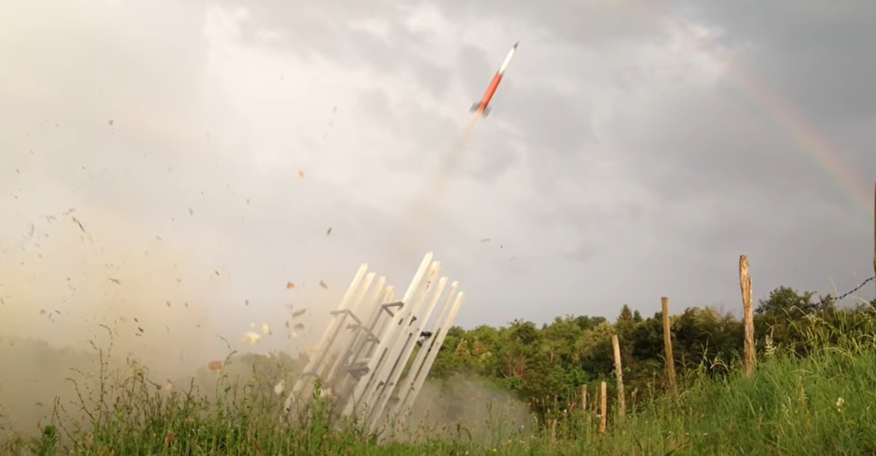 Ispaljeno oko 200 raketa, grad padao na više lokaliteta