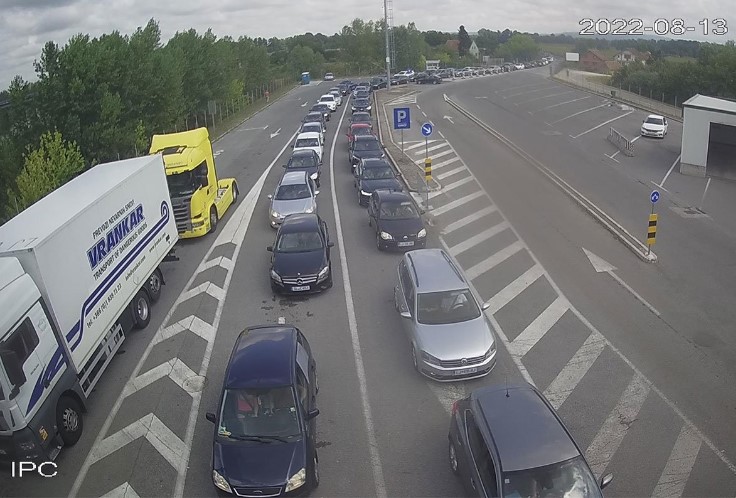 NAORUŽAJTE SE STRPLJENJEM Gužve na više graničnih prelaza u BiH