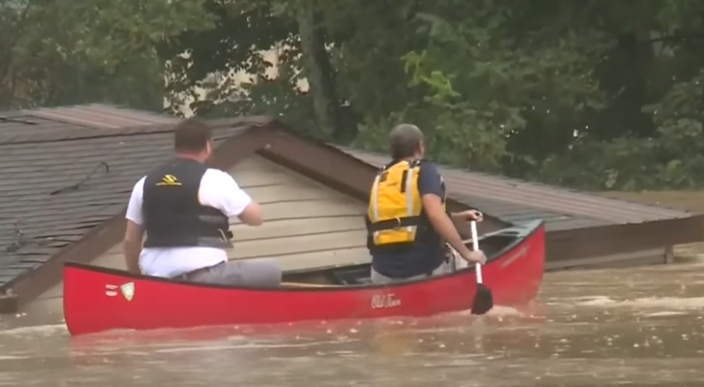 POPLAVE U KENTAKIJU ODNIJELE 37 ŽIVOTA Elementarna nepogoda zaslužna za smrti desetine ljudi, dok se stotine vode kao nestali