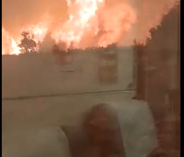 PUTNICI POKUŠALI ISKOČITI IZ VOZA U POKRETU Prilikom incidenta povrijeđeno 20 osoba (VIDEO)