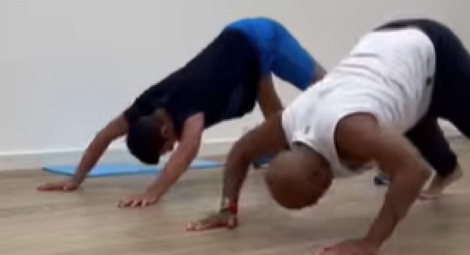 NOVAK SE NE SMIRUJE I NA ODMORU Još nismo vidjeli Đokovića u ovakvom izdanju, Srbin razvaljuje i u novoj vještini (VIDEO)