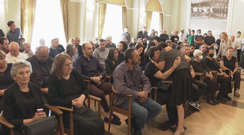 "CETINJE NIJE SAMO, TUGUJE CIJELA CRNA GORA" Počela komemorativna sjednica u Vladinom domu (FOTO)