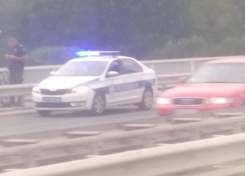 DJEVOJKA SKOČILA S MOSTA Identitet osobe nepoznat, na terenu više policijskih ekipa (VIDEO)
