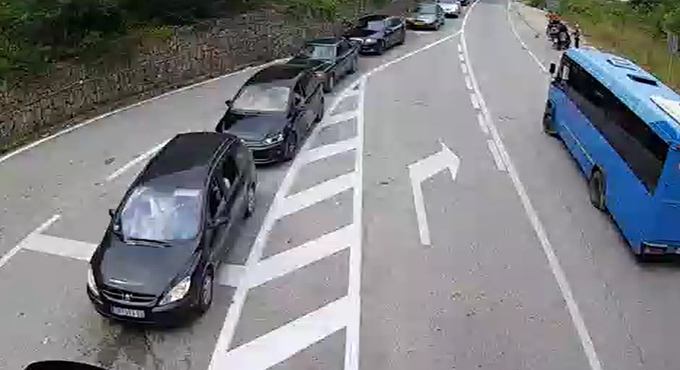 GUŽVA NA GRANIČNIM PRELAZIMA Na Gradini i Gradišci pojačan intenzitet saobraćaja