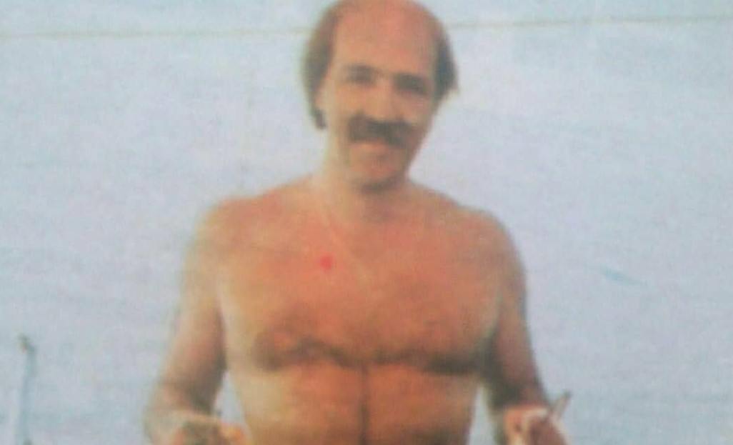 MOŽETE LI PREPOZNATI LICE SA FOTOGRAFIJE Čuveni pjevač bez čijih numera ne prolazi nijedno slavlje - evo ko je na slici (FOTO)