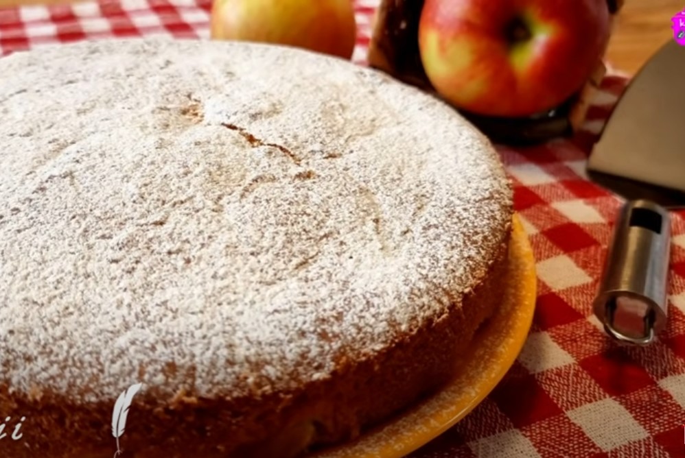 NAJBOLJI BRZI KOLAČ Poslastica sa jabukama i grizom