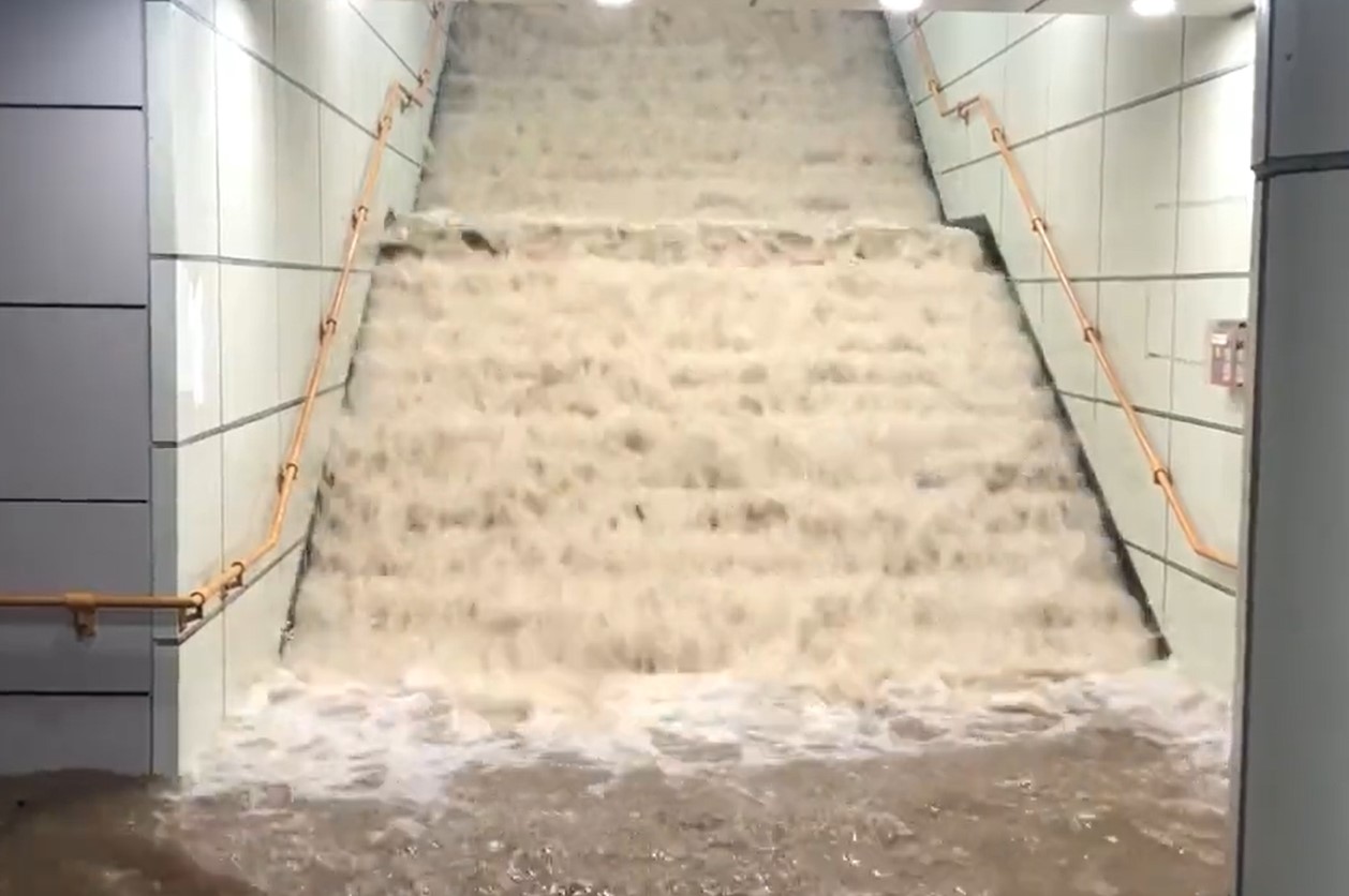 POPLAVE U JUŽNOJ KOREJI UZIMAJU SVE VEĆI DANAK Vlasti podignule upozorenje na najviši nivo - poginulo najmanje 7 osoba (VIDEO)