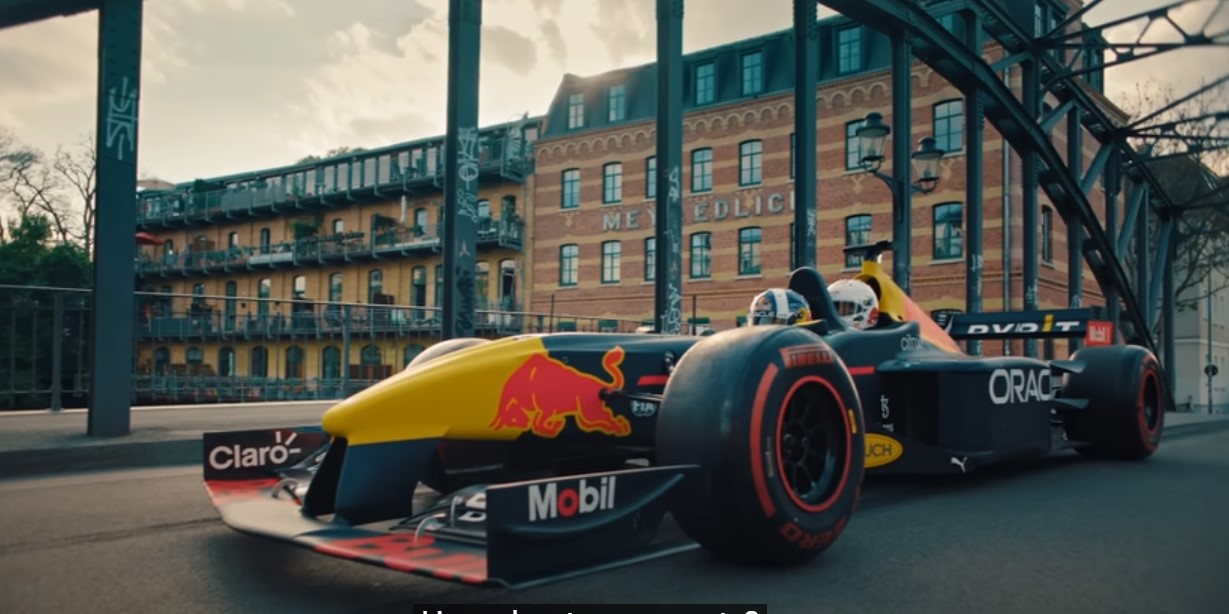 FORMULA 1 U BEOGRADU Bolid "Red Bulla" 17. septembra na ulicama glavnog grada