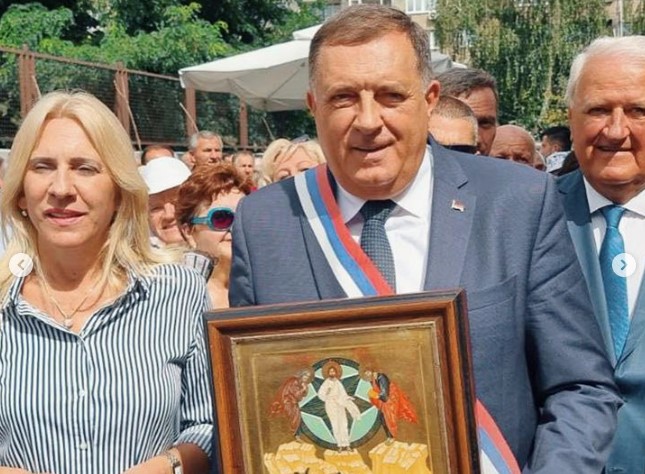SA SRBIMA ZAPJEVAO U SARAJEVU Dodik kum slave crkve Sv. Preobraženja: Sarajevo ne želi da vrati otetu imovinu SPC (FOTO)