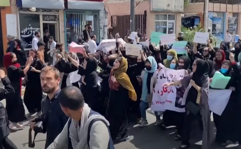 DEMONSTRACIJE U KABULU UGUŠENE Žene u Afganistanu tražile svoja prava, talibani ih rastjerali pucajući u zrak