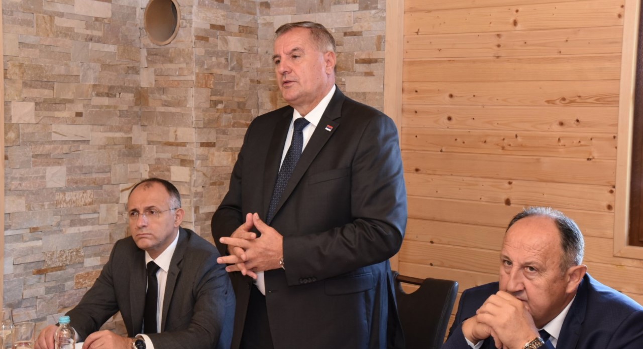 SASTANAK SA PRIVREDNICIMA SA PODRUČJA KALINOVIKA Višković posjetio turistički kompleks "Zelengora"