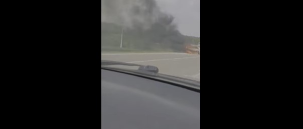 DRAMA NA PUTU PRNJAVOR - KLAŠNICE Auta u plamenu nakon udesa (VIDEO)
