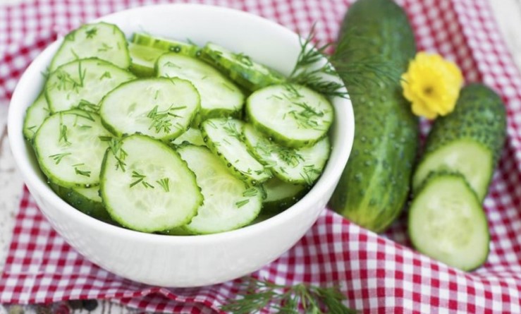 ZDRAVO OSVJEŽENJE ZA LJETNE DANE Lagana i okrepljujuća salata od krastavaca