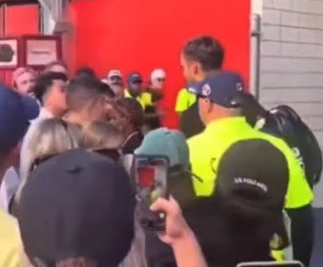 MEDVEDEV UŠAO U SUKOB SA NAVIJAČIMA U MONTREALU Publika izviždala ruskog prvaka: Gubitniče! (VIDEO)