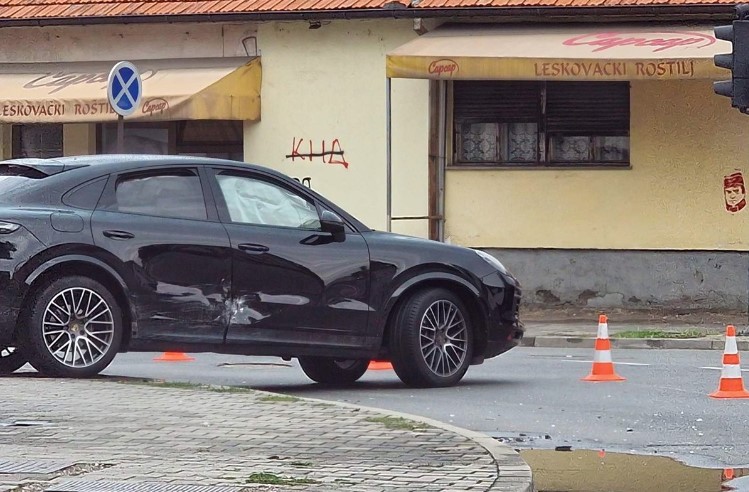 SAOBRAĆAJNA NESREĆA U BIJELJINI Uhapšen bahati vozač poršea, pijan prijetio policajcima