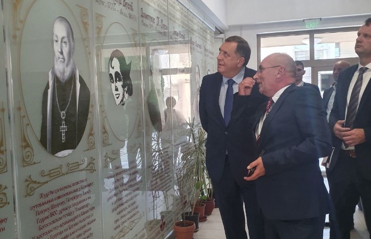 DODIK U RUMUNIJI Donirao srpskoj školi i crkvi 100.000 evra