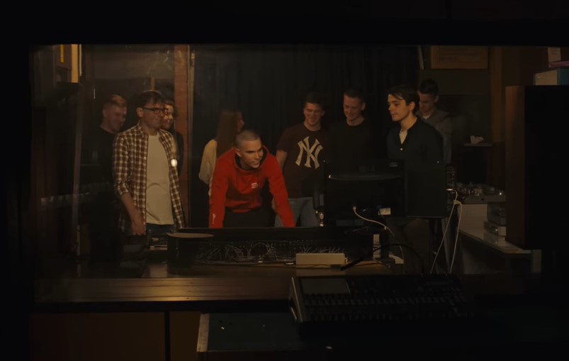 POGLEDAJTE TREJLER ZA SERIJU "U KLINČU" Glume Vojaž, Branka Katić, Nikola Kojo...