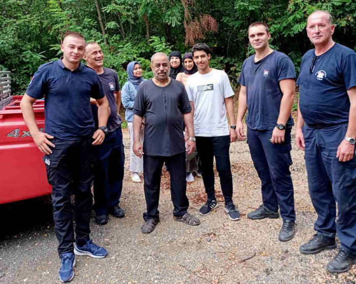 IZGUBILI SE PRATEĆI NAVIGACIJU Prijedorski vatrogasci spasili petero turista iz Saudijske Arabije (FOTO)