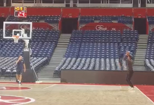 NEĆE IGRATI NA EVROPSKOM PRVENSTVU ZBOG POVREDE Bogdanović posjetio trening košarkaške reprezentacije Srbije