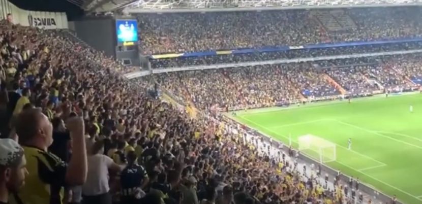 UEFA KAZNILA FENER SA 50.00 EVRA Navijači Fenerbahčea skandirali Putinu na meču sa kijevskim Dinamom