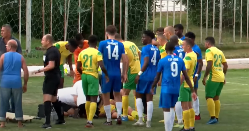 DRAMATIČNO Fudbaler pao u komu nakon sudara s protivnikom (VIDEO)
