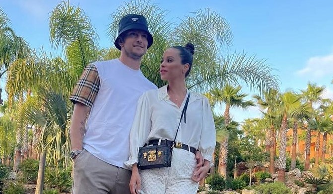 ZALJUBLJENI POGLEDI Rakitići u ljubavnom zanosu, uz balone i poklone proslavili svojih velikih 11 godina ljubavi (FOTO)