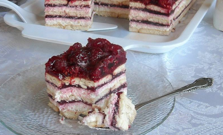 KEKS TORTA SA MALINAMA Gotova za samo 20 minuta