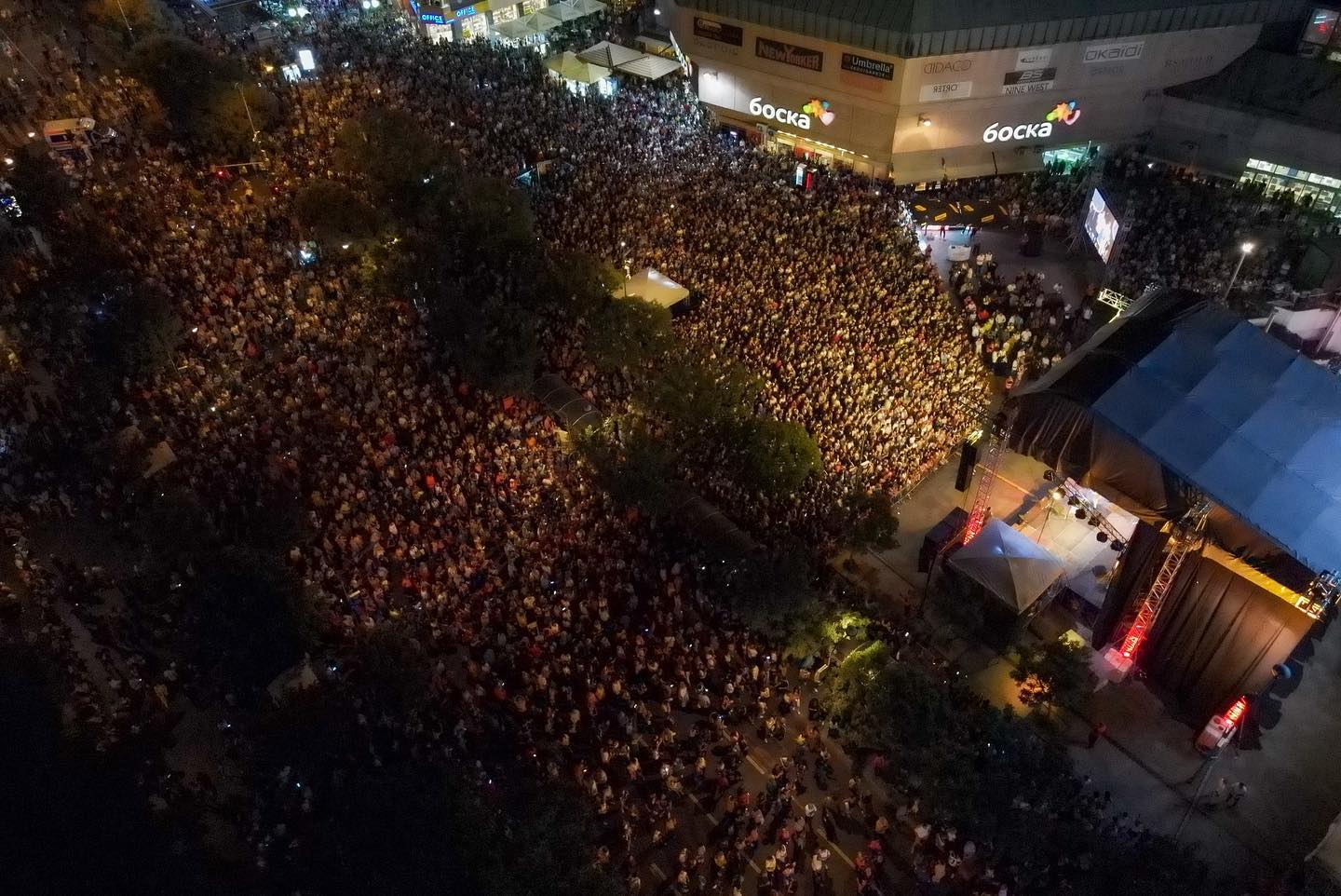BREGA SE ZAHVALIO BANJALUČANIMA Sinoć se grad na Vrbasu slio na koncert Bijelog dugmeta (FOTO)