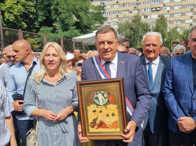 HRAM U POFALIĆIMA OBILJEŽIO KRSNU SLAVU - PREOBRAŽENJE GOSPODNJE Dodik kum slave, prisustvovala i Cvijanović