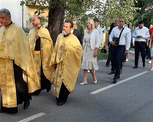 UOČI OPŠTINSKE KRSNE SLAVE Željka Cvijanović učesnik preobraženjske litije u Prnjavoru