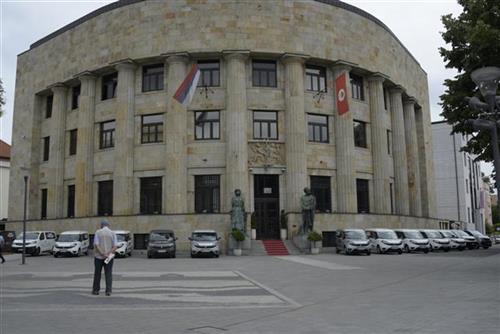"S LJUBAVLJU HRABRIM SRCIMA" Cvijanovićeva ugostila pedstavnike "Meneralija": Obezbijeđeno 13 vozila za prevoz djece sa intelektualnim poteškoćama (FOTO)