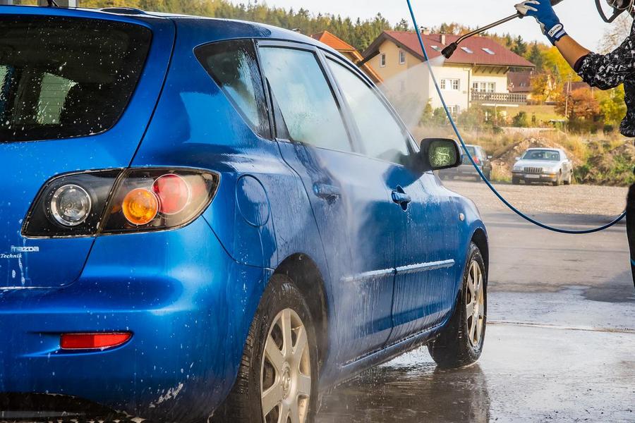 PREKRIVA AUTOMOBIL POPUT DRUGE KOŽE Novi nano premaz bi mogao da ostavi auto-praonice bez posla