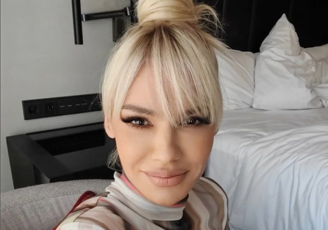(FOTO) EMOTIVNA PORUKA Nataša Bekvalac podijelila razglednicu: Ko je to čeka na Ibici?!
