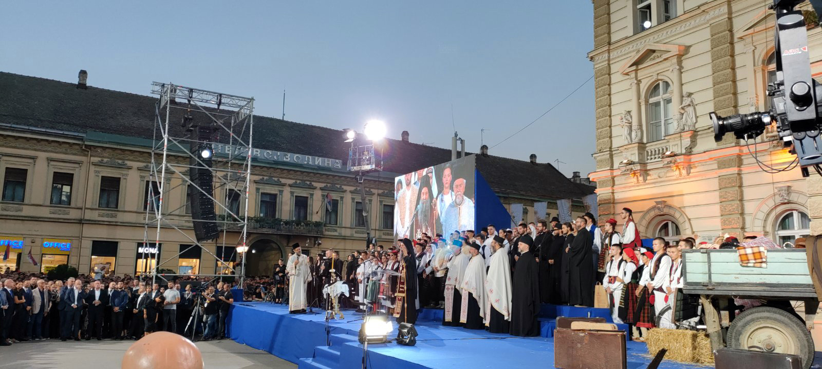 POTRESNE RIJEČI SA TRGA U NOVOM SADU Patrijarh Porfirije: "Da praštamo moramo, ali da zaboravimo nećemo, ne smijemo i ne možemo"