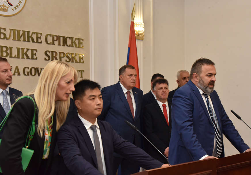 POTPISAN UGOVOR O DIONICI AUTO-PUTA Ćorić: Cilj što prije spojiti Banjaluku i Beograd modernom saobraćajnicom