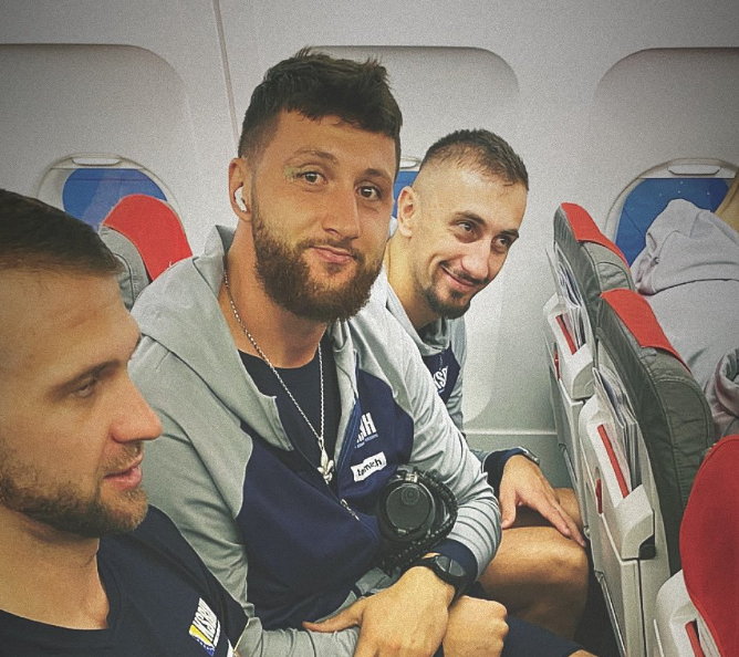 "OVDJE NI LOKUM NIJE RAHAT" Jusuf Nurkić objavio fotografiju iz aviona, pa se "požalio" pratiocima