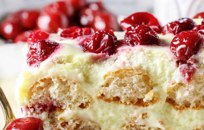 SAVRŠENA POSLASTICA Brza torta sa piškotama i višnjama