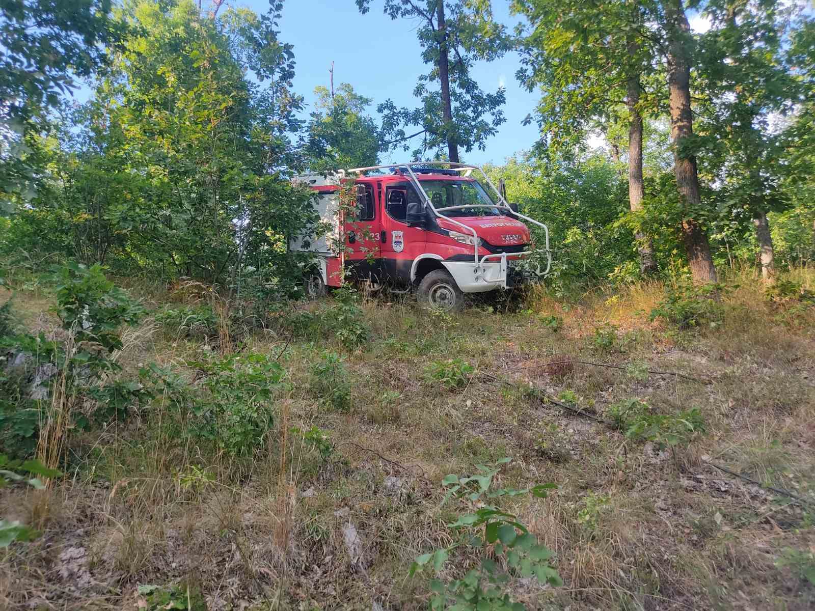 JAK VJETAR OTEŽAVA GAŠENJE I dalje aktivan požar u Vrbanji, vatrogasci treći dan u borbi sa vatrenom stihijom (FOTO)