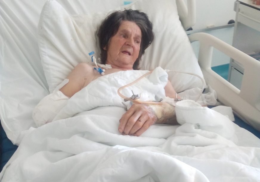 POSLIJE MJESEC DANA BORBE U BOLNICI, PUŠTENA KUĆI Starica koju su rastgrli stafordi živi u strahu: Bijesni psi joj stalno pred očima